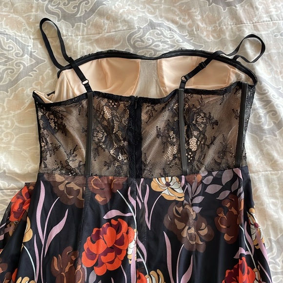 Dress - Picture 6 of 12